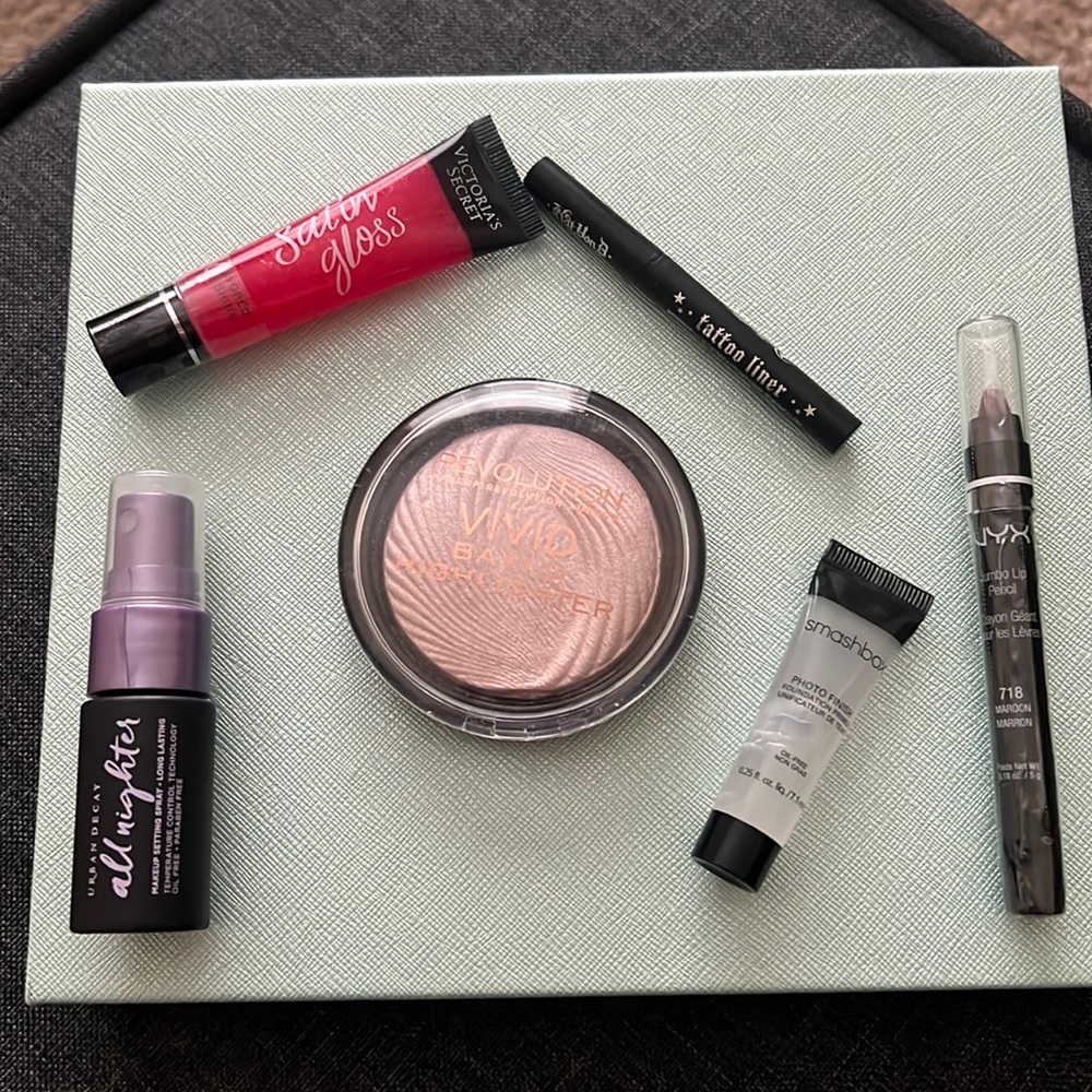 Assortment of new cosmetics.Smashbox, Urban decay+